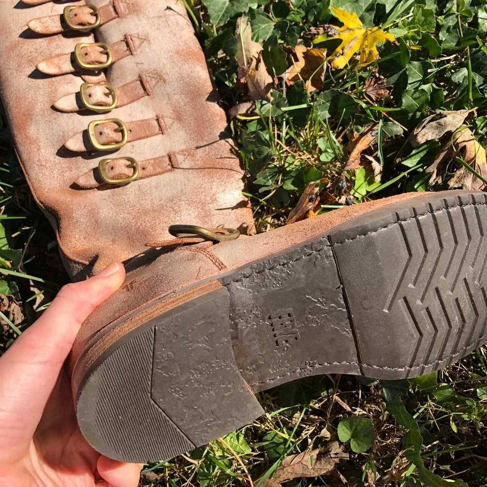 Frye Veronica belted tall chocolate - Picture 5 of 6